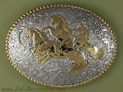 Boucle de ceinture américaine Western Country made in USA représentant 5 chevaux en liberté