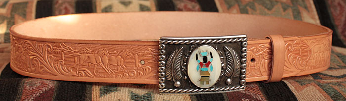 Ceinture en cuir large naturel, motifs chevaux western repoussés, cuir américain
