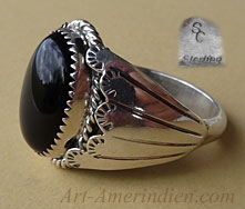 Navajo men's ring made of sterling silver and black onyx