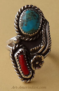 Bague Navajo classique avec turquoise et corail ornée d'une plume d'argent