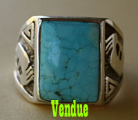 Bijou amérindien orné du symbole Kokopelli, cette chevalière navajo est en argent et turquoise.