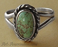 Bague tibale amérindienne Navajo en argent massif et turquoise d'Arizona verte.