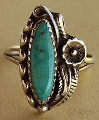 Bague amérindienne Navajo en argent et turquoise, bijou amérindien signé par un indien Navajo.