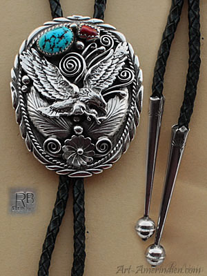 Bolo Tie ou bola tie américain, bijou amérindien en argent massif, turquoise et corail, symbole américain Aigle, signé RB