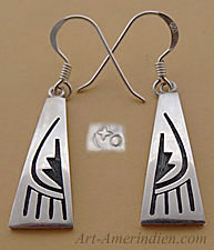 Boucles d'oreilles amérindiennes Hopi en argent massif décor overlay pattes d'ours