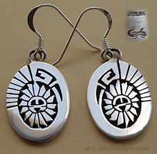 Boucles d'oreilles Navajo, bijou amérindien en argent massif orné du symbole ethnique soleil