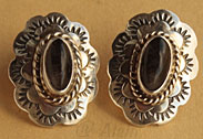 Boucles d'oreilles amérindiennes Navajo en argent et cat eye stone