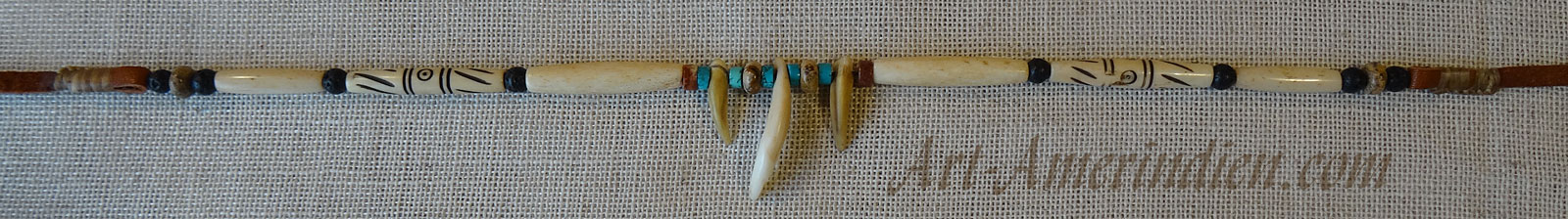 Collier ras de cou de style ethnique tribal indien, choker en perles d'os, turquoises, griffes et dent