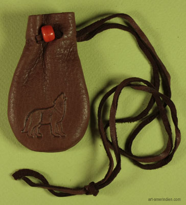 Medicine bag amérindien en cuir, motif loup incrusté