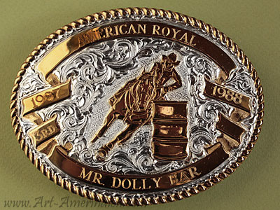 Boucle de ceinture américaine de trophée, scène d'équitation western de barrel racing, vainqueur troisième tour Mr Dolly Bar quarter horse AQHA