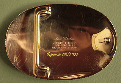 Le dos de cette boucle de ceinture américaine western country est gravé Crumrine San Carlos sterling silver et Or 22 carats