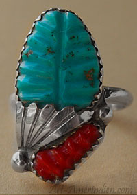 Bague amérindienne Zuni en argent massif, turquoise gravée en forme de feuille, corail gravé, symboles amérindiens coquille, feuille, gouttes d'eau
