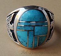 Chevalière (bague pour homme) Navajo en argent et mosaïque ovale de turquoises, décor Aigle