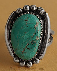 Bague ancienne Navajo, bijou tribal en argent et turquoise fabriqué par un indien d'Amérique