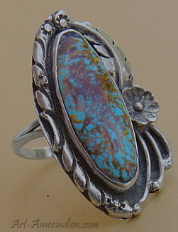 A Bisbee blue lavander turquoise is serrated on this Navajo Native american ring
