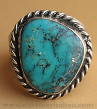 Bague Navajo en argent avec turquoise bleu foncé, bijou amérindien fabriqué par un indien d'Amérique
