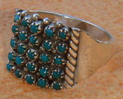 Bague Zuni argent et turquoises serties suivant la technique des petits points