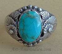 chevalière, bague pour homme Navajo en argent avec turquoise et symboles amérindiens fleur de cactus, gouttes d'eau, plumes