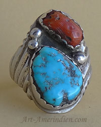 Bague chevalière ethnique ou tribale Navajo, bijou amérindien en argent, turquoise et corail