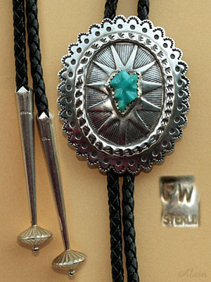 Bolo Tie, ou cravate américaine Navajo, concha en argent massif avec turquoise, cordon en cuir tressé