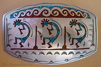 Boucle de ceinture américaine Navajo, bijou amerindien orné de symboles amérindiens kokopelli en turquoise et corail
