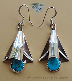 Boucles d'oreilles amérindiennes Navajo, squash blossom en argent orné d'une turquoise