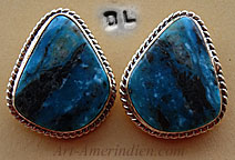 Boucles d'oreilles Navajo, bijou Amérindien en argent avec turquoise bleu-foncé entourée d'une corde d'argent