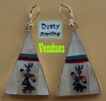 Boucles d'oreilles Zuni en mosaïque sur argent, bijou amérindien signé par l'artiste Zuni Dusty