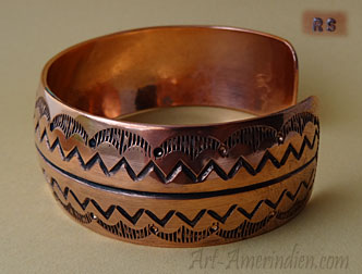Bracelet Navajo en cuivre, bijou Amérindien signé par l'artiste Rachel Sardo