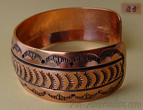 Bracelet Ethnique en cuivre orné de symboles indiens