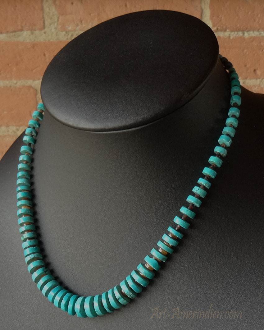 Collier Amerindien Navajo rondelles de turquoises avec intercalaires heishi beads coquillage