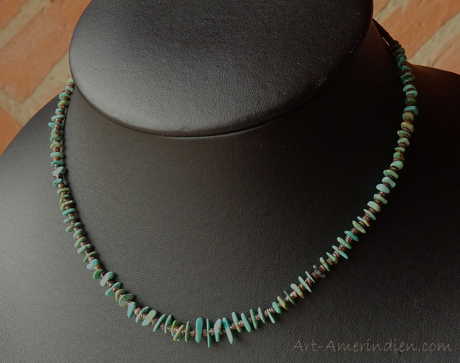 Collier amérindien Santo Domingo en perles de turquoises et perles de coquillage, bijou ethnique Indien