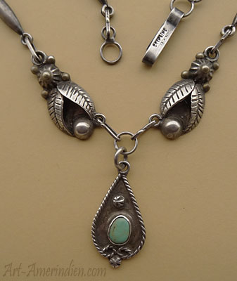 Pendentif du collier Navajo argent perles longues